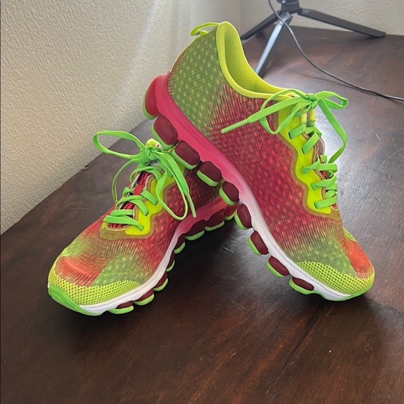 Reebok Jet Fuse Women's Athletic Shoes - Neon Green and Pink Sz 10 - Picture 2 of 8